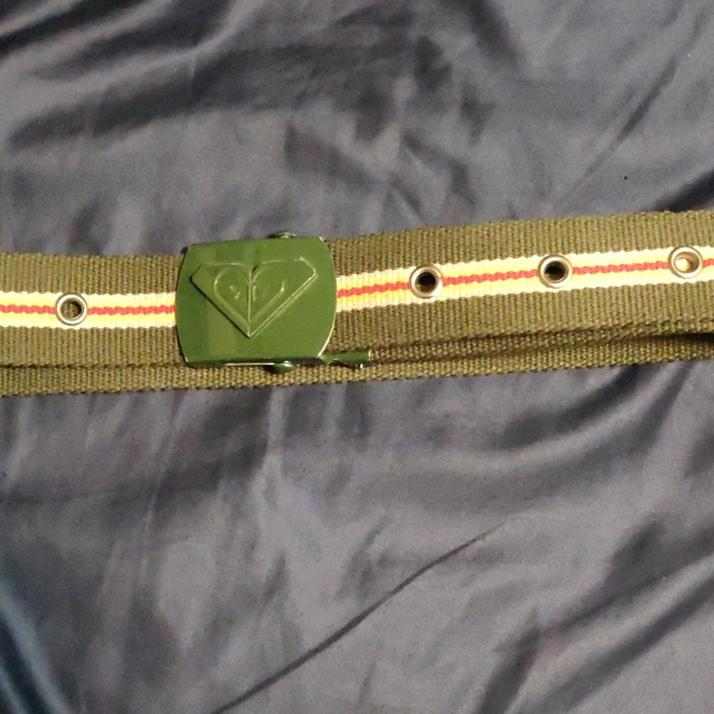Roxy buckle belt